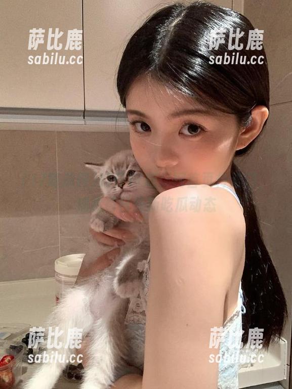 打开17吃瓜网首页传送门，捕捉每日最新吃瓜动态