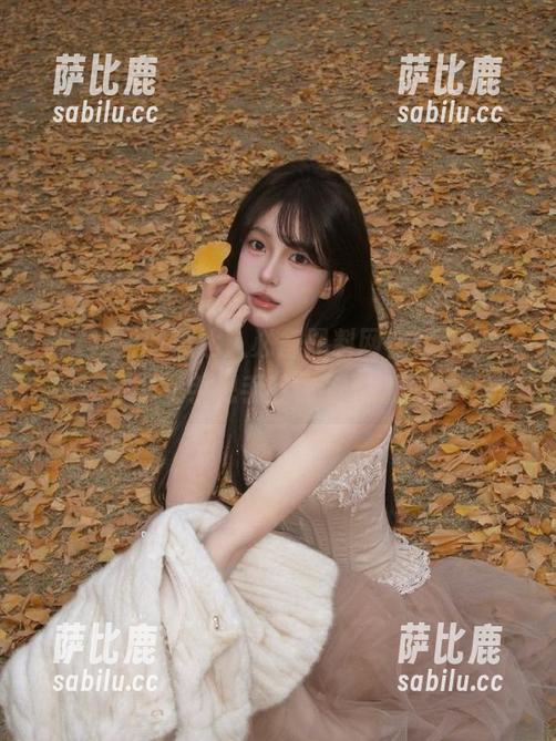 黑料网 吃瓜达人必备黑料网在线APP,少女手把手教你永不迷路